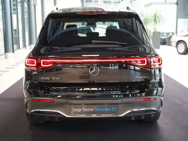 Mercedes-Benz EQB 300
