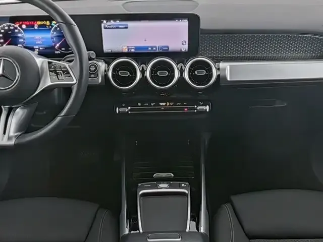 Mercedes-Benz GLB 220