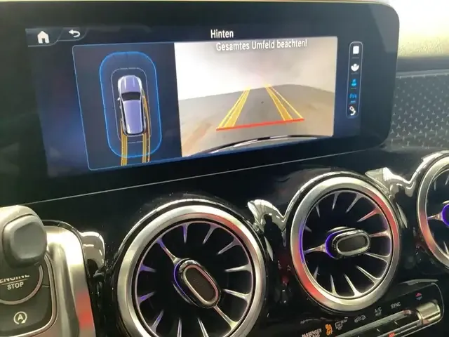 Mercedes-Benz GLB 220