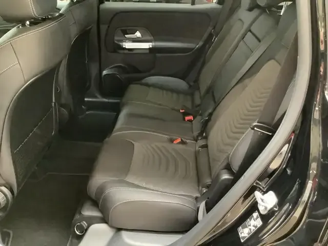 Mercedes-Benz GLB 220
