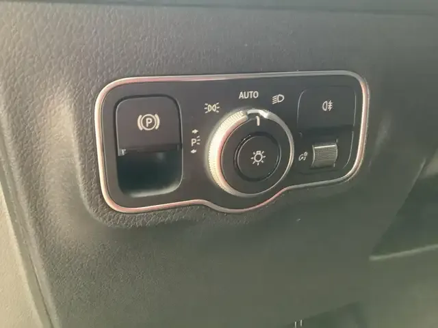 Mercedes-Benz GLB 220