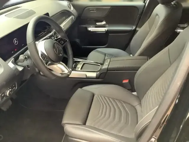 Mercedes-Benz GLB 220