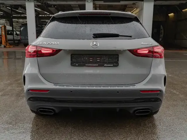 Mercedes-Benz GLA 220