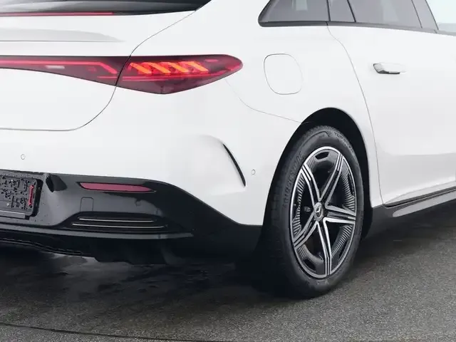 Mercedes-Benz EQE 300