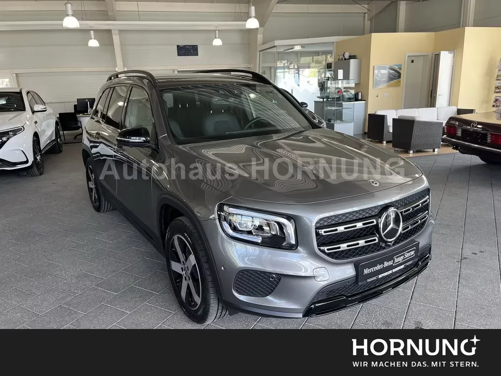 Mercedes-Benz GLB 220