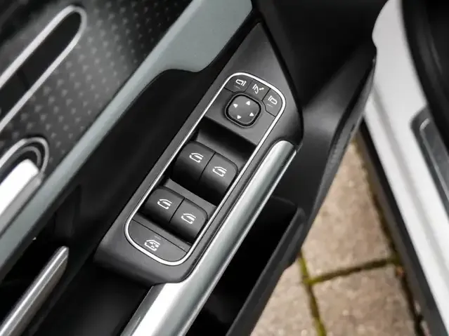 Mercedes-Benz EQA 300