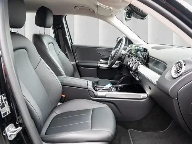 Mercedes-Benz EQB 300