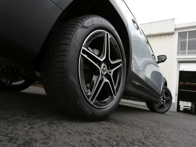 Mercedes-Benz GLB 200