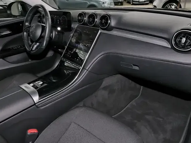 Mercedes-Benz C 220