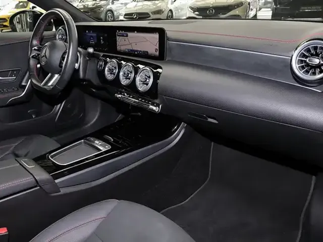 Mercedes-Benz CLA 200