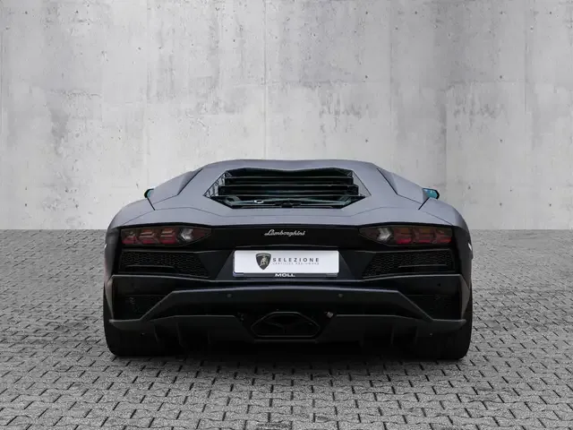Lamborghini Aventador