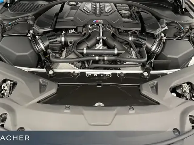 BMW M8