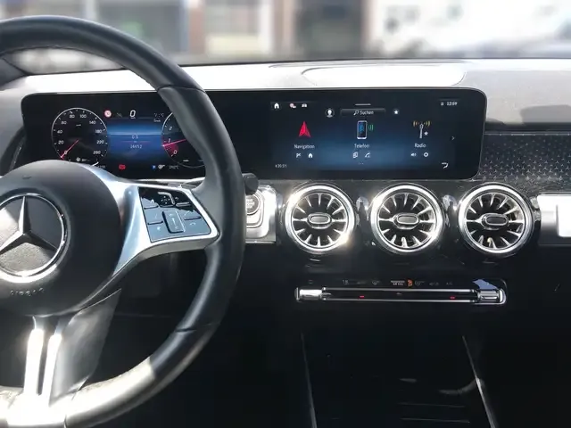 Mercedes-Benz GLB 200