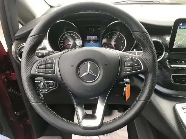 Mercedes-Benz V 250