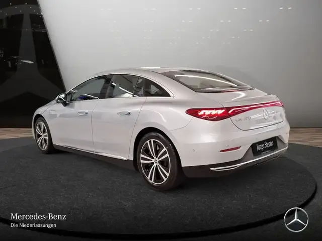Mercedes-Benz EQE 300
