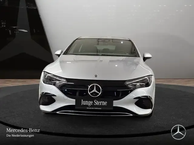 Mercedes-Benz EQE 300