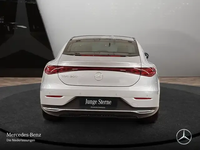 Mercedes-Benz EQE 300
