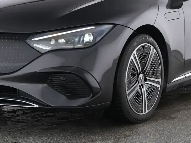 Mercedes-Benz EQE 300