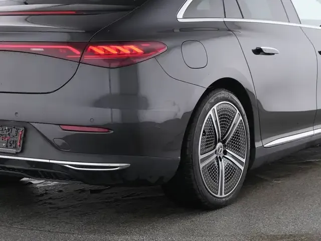 Mercedes-Benz EQE 300