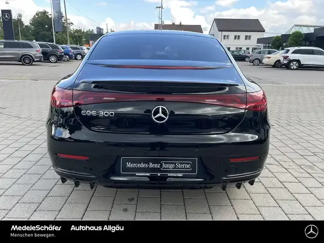 Mercedes-Benz EQE 300