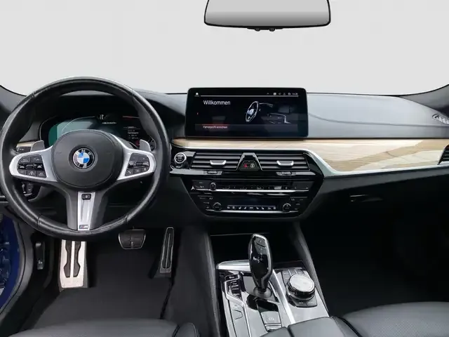 BMW M550