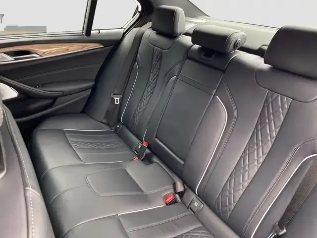 BMW M550