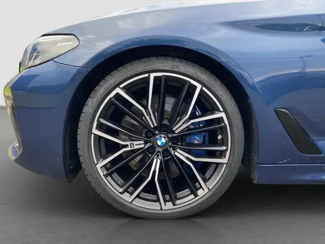 BMW M550