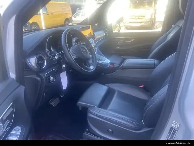 Mercedes-Benz V 220
