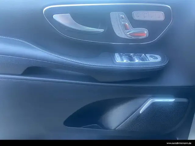 Mercedes-Benz V 220