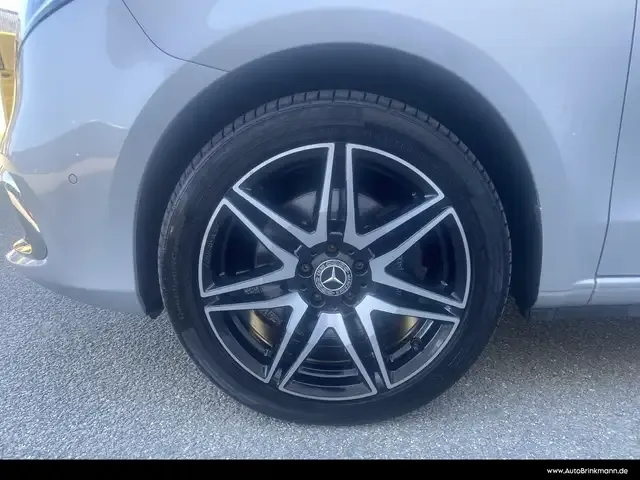 Mercedes-Benz V 220