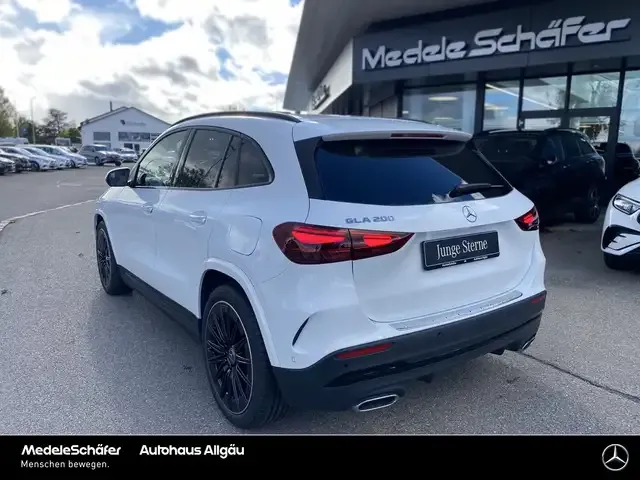 Mercedes-Benz GLA 200