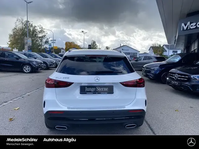 Mercedes-Benz GLA 200