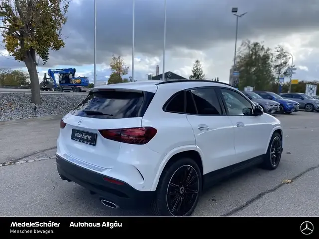 Mercedes-Benz GLA 200