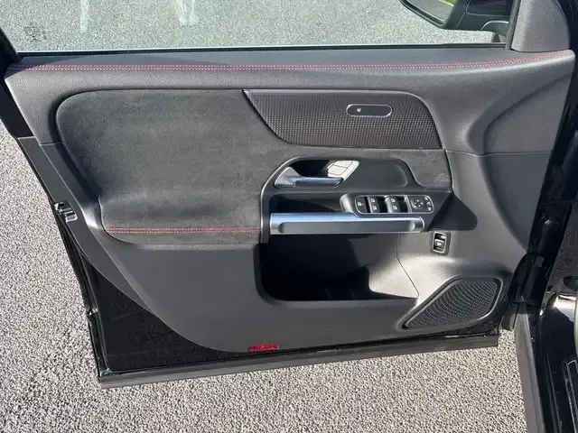 Mercedes-Benz EQB 300