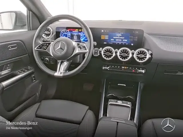 Mercedes-Benz EQA 300