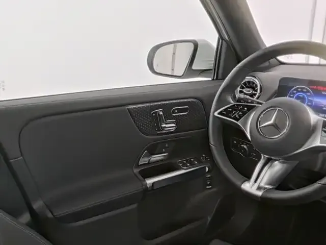 Mercedes-Benz EQB 300