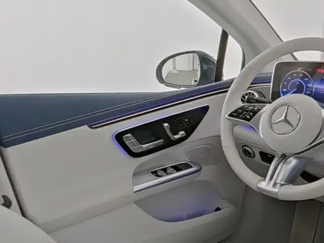 Mercedes-Benz EQE 300