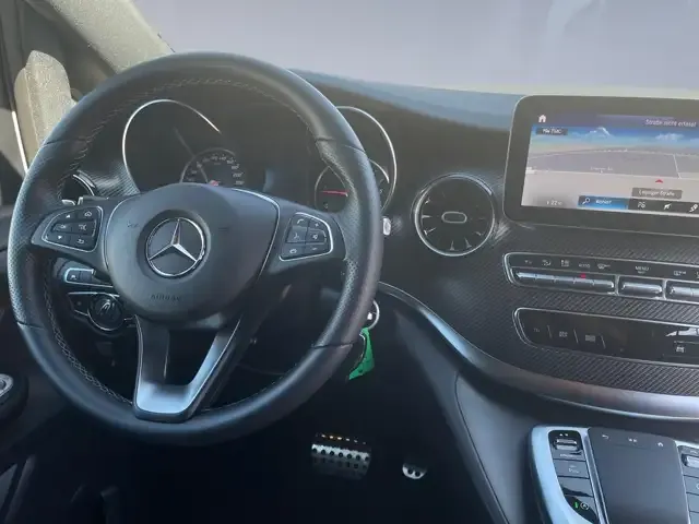 Mercedes-Benz V 220