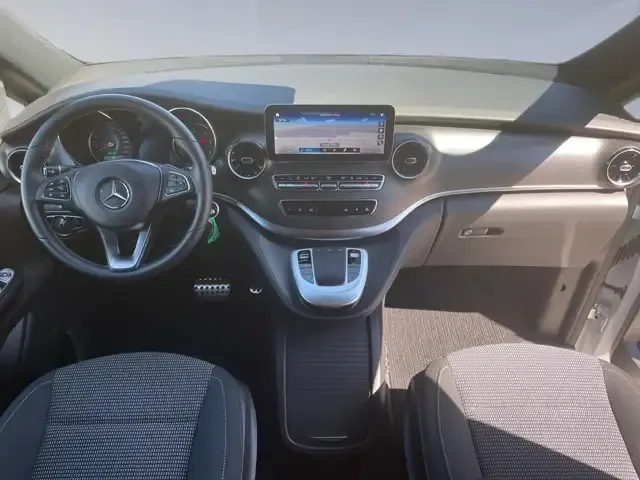 Mercedes-Benz V 220