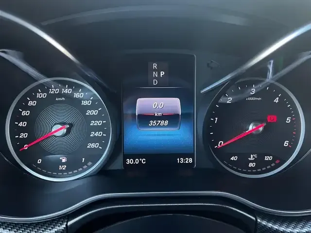 Mercedes-Benz V 220