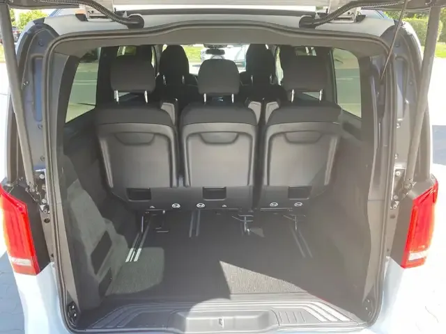 Mercedes-Benz V 220