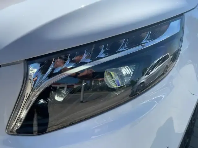 Mercedes-Benz V 220