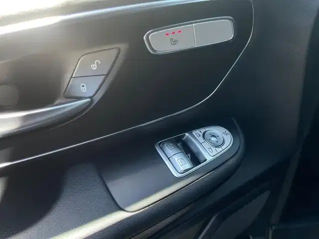 Mercedes-Benz V 220
