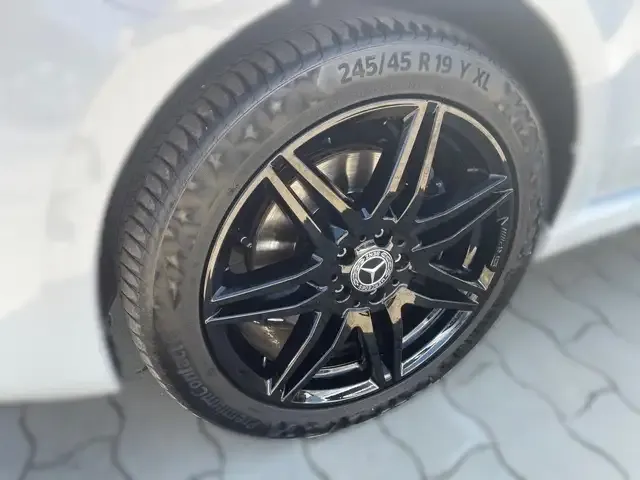 Mercedes-Benz V 220