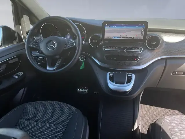 Mercedes-Benz V 220