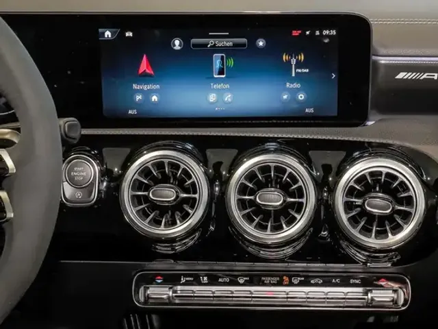 Mercedes-Benz CLA 45 AMG