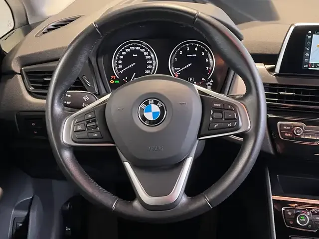 BMW 218