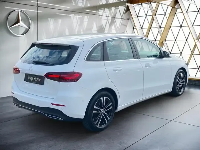 Mercedes-Benz B 180