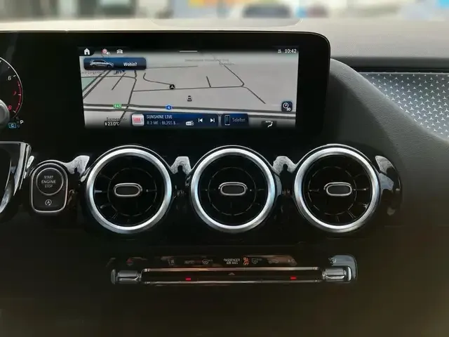 Mercedes-Benz B 180