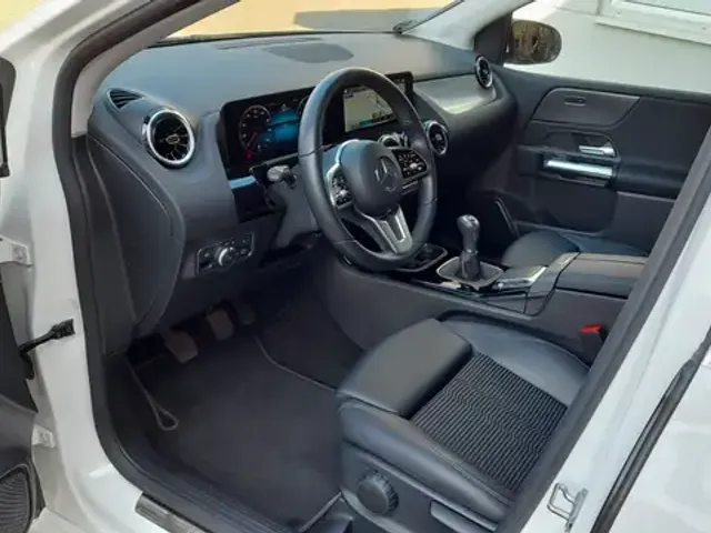 Mercedes-Benz B 200